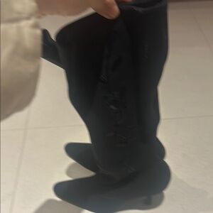 Gorgeous boots that fall below the knee.